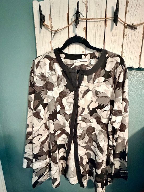 Isaac Mizrahi Jackets & Blazers - Isaac Mizrahi Black, White & Gray Floral Button-Front Jacket NWOT